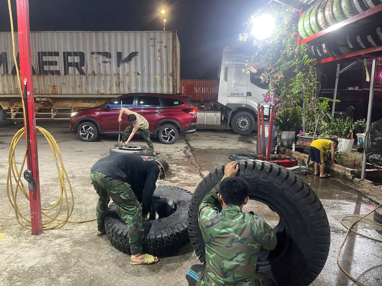 THAY LỐP XE UY TÍN, TẬN NƠI CÔNG TY KHÁCH HÀNG GIÁ RẺ TẠI TP HCM